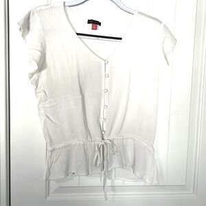 Vince Camuto, Sz M, white, button-down, peplum style top, flounce sleeves